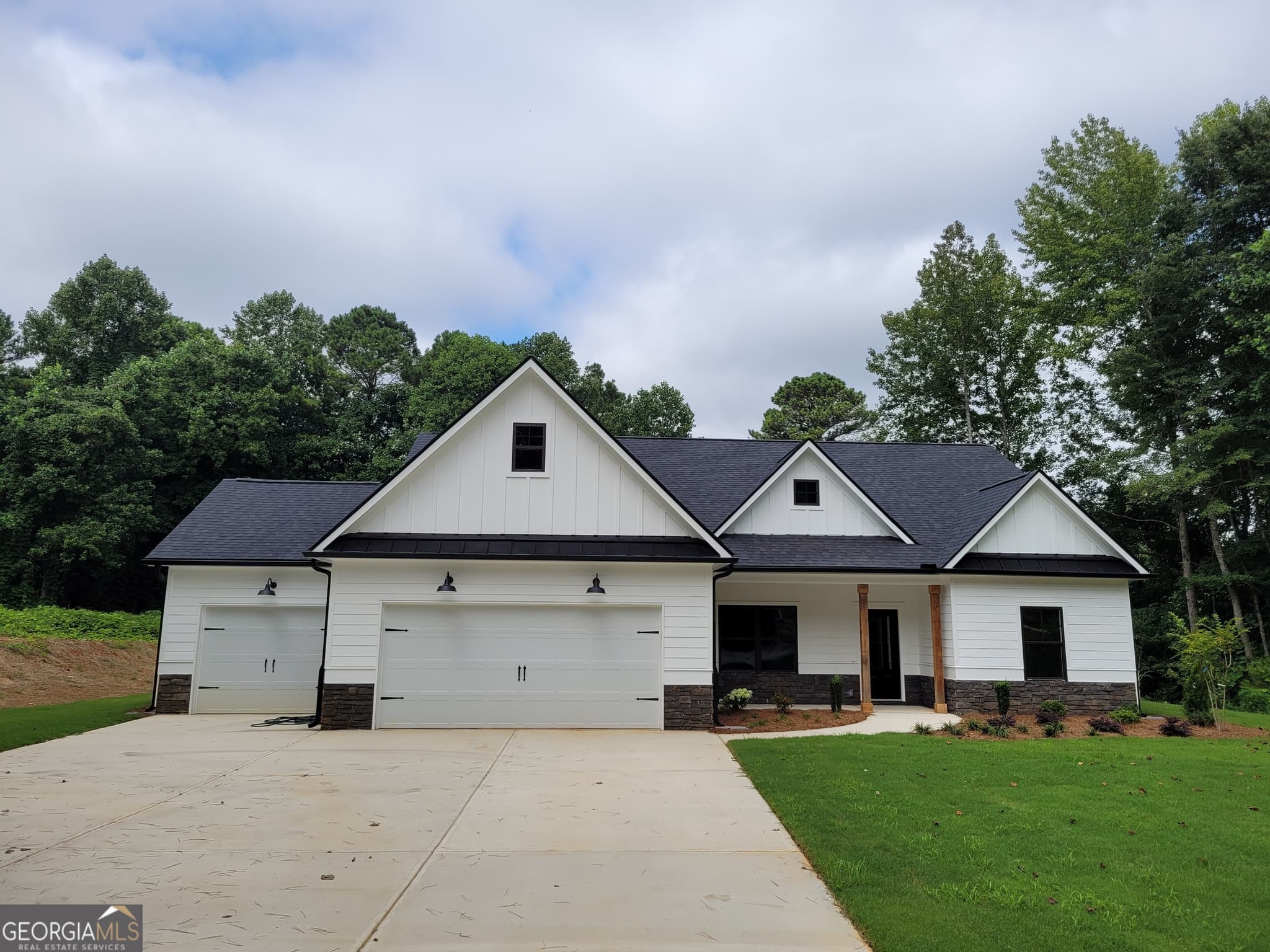 4 bedroom, 2 bathroom, 1,910 sq ft single family residence sold at 877 Highway 101, Dallas, GA 30157