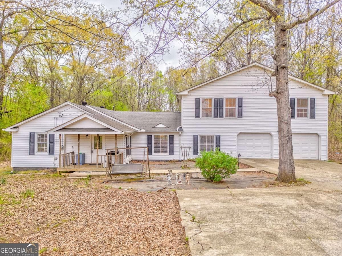 4 bedroom, 3 bathroom, 2,332 sq ft single family residence sold at 3686 SW Blacks Bluff Road, Rome, GA 30161