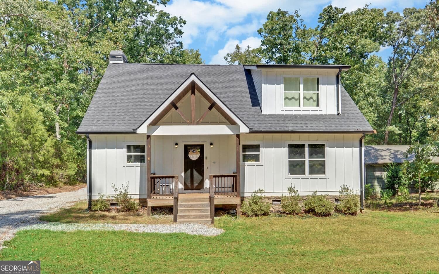 3 bedroom, 2.5 bathroom, 2,065 sq ft single family residence for sale at 322 Paradise Point Road, Hartwell, GA 30643
