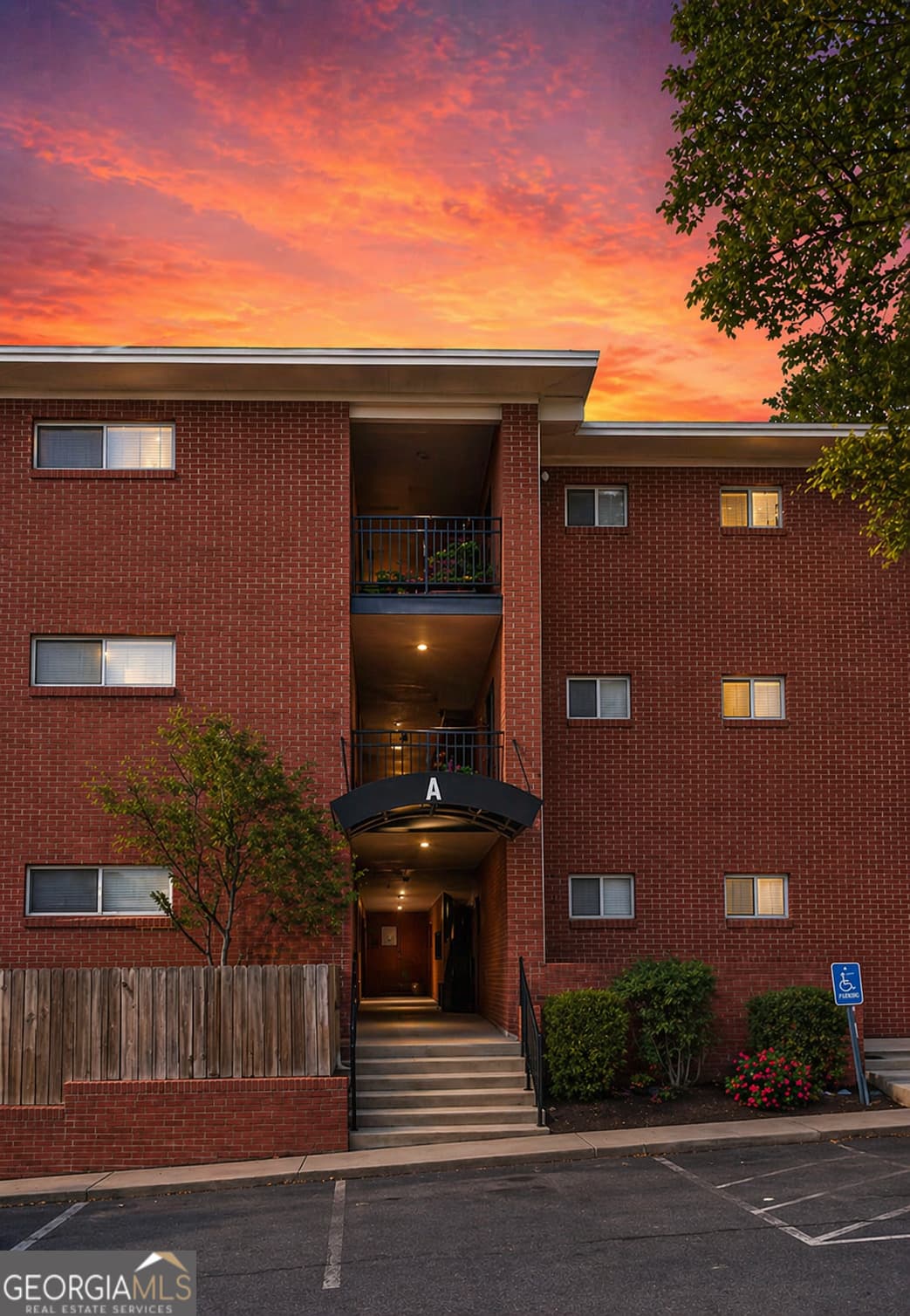 2 bedroom, 1 bathroom, 795 sq ft condominium for sale at 250 Little Street APT A103, Athens, GA 30605