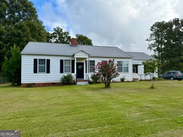 4 bedroom, 2 bathroom, 2,121 sq ft single family residence under contract at 204 W First Avenue, Sandersville, GA 31082