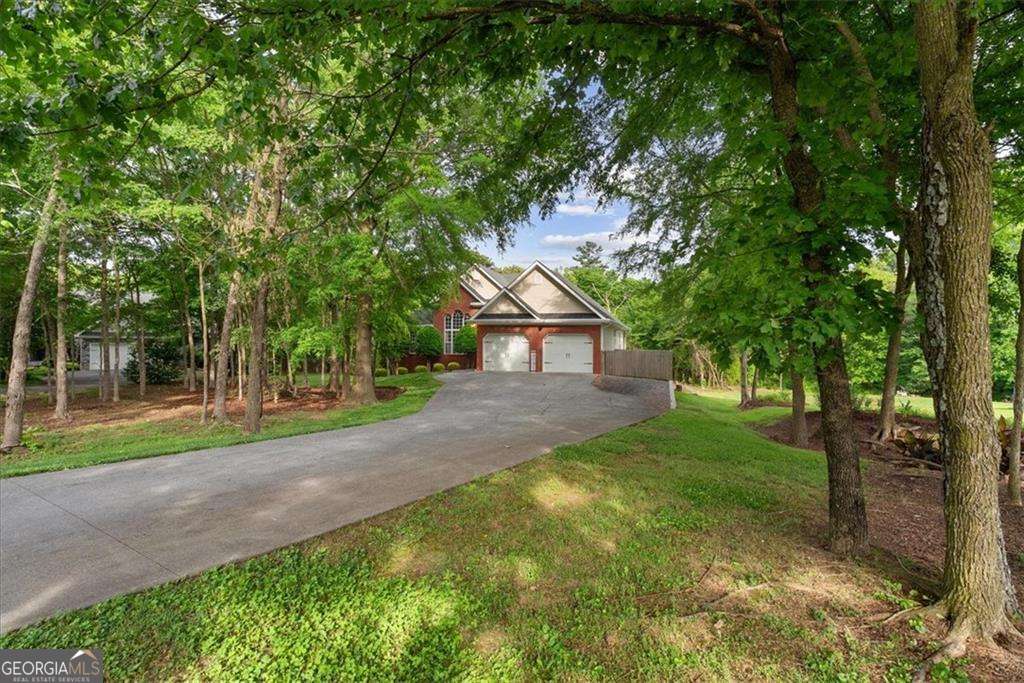 5 bedroom, 3 bathroom, 2,685 sq ft single family residence sold at 221 Woodford Way, Calhoun, GA 30701