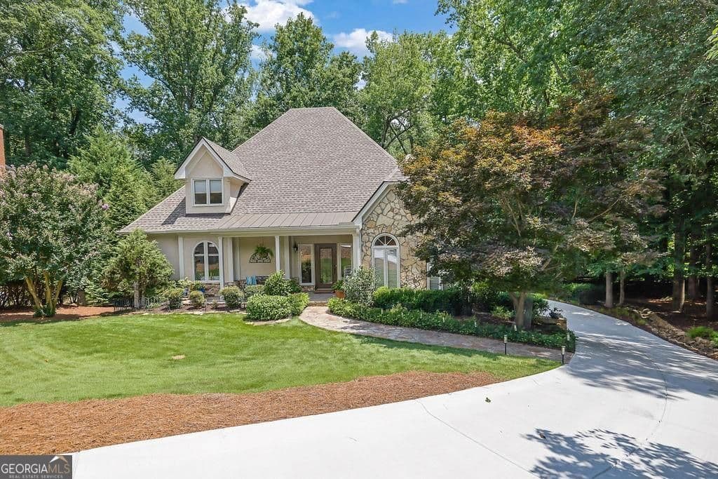 4 bedroom, 4.5 bathroom, 4,884 sq ft single family residence sold at 9370 Bluffwind Chase, Roswell, GA 30076