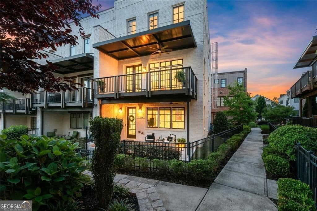 4 bedroom, 3.5 bathroom, 2,350 sq ft townhouse sold at 1910 Bay Line Lane, Atlanta, GA 30318