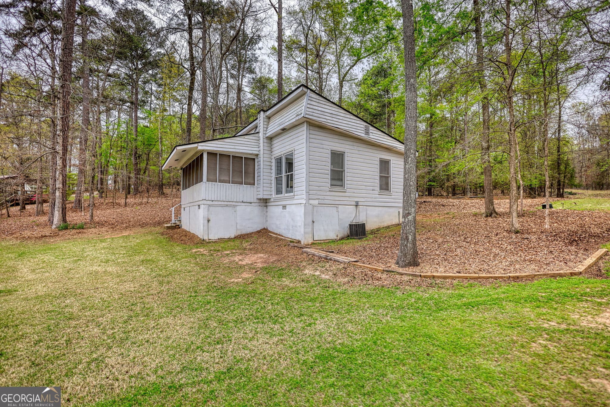 2 bedroom, 1 bathroom, 1,050 sq ft single family residence for sale at 1697 County Line Extension, Mansfield, GA 30055