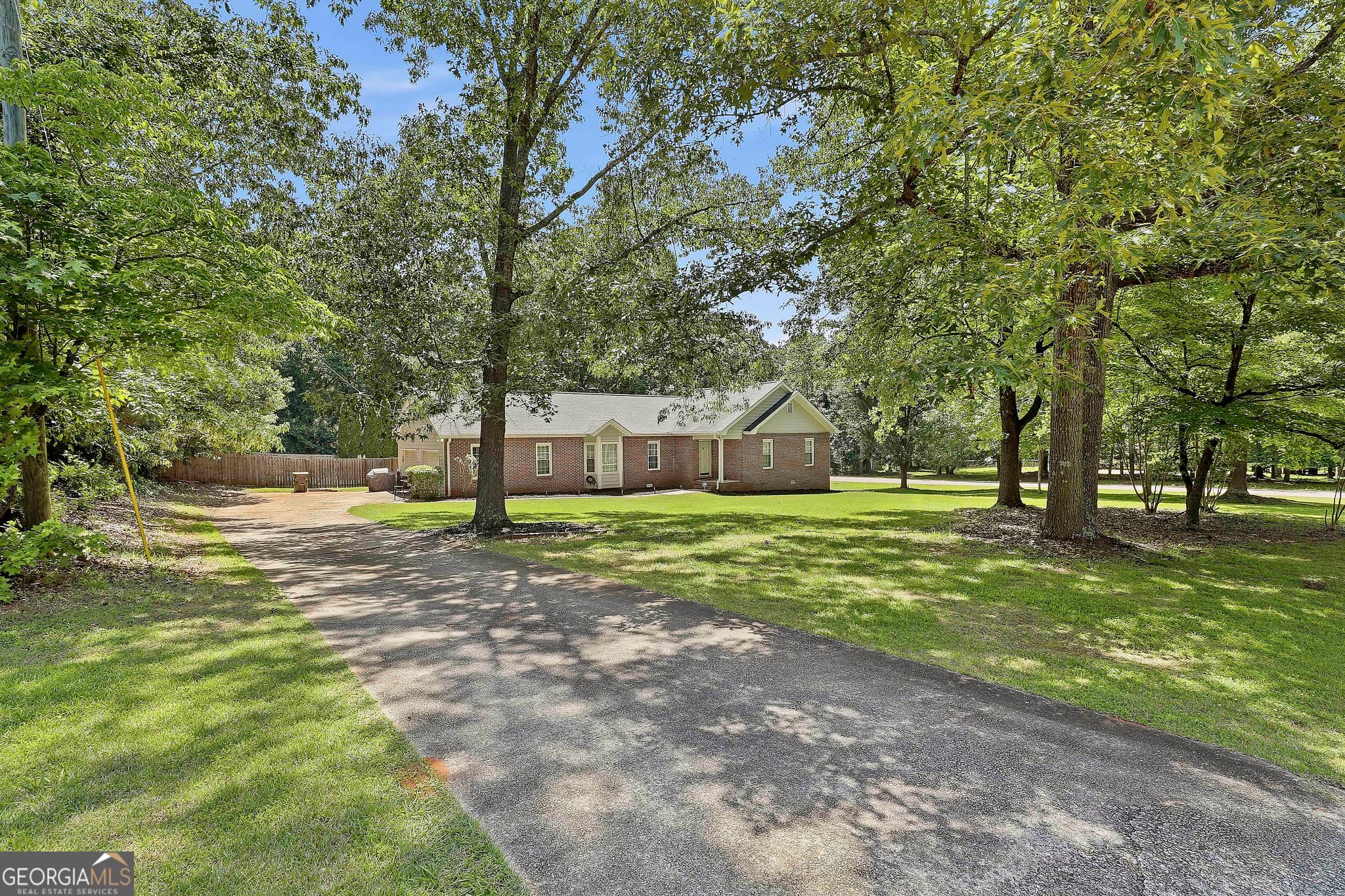 3 bedroom, 2 bathroom, 1,737 sq ft single family residence sold at 215 Firethorne Lane, Fayetteville, GA 30215