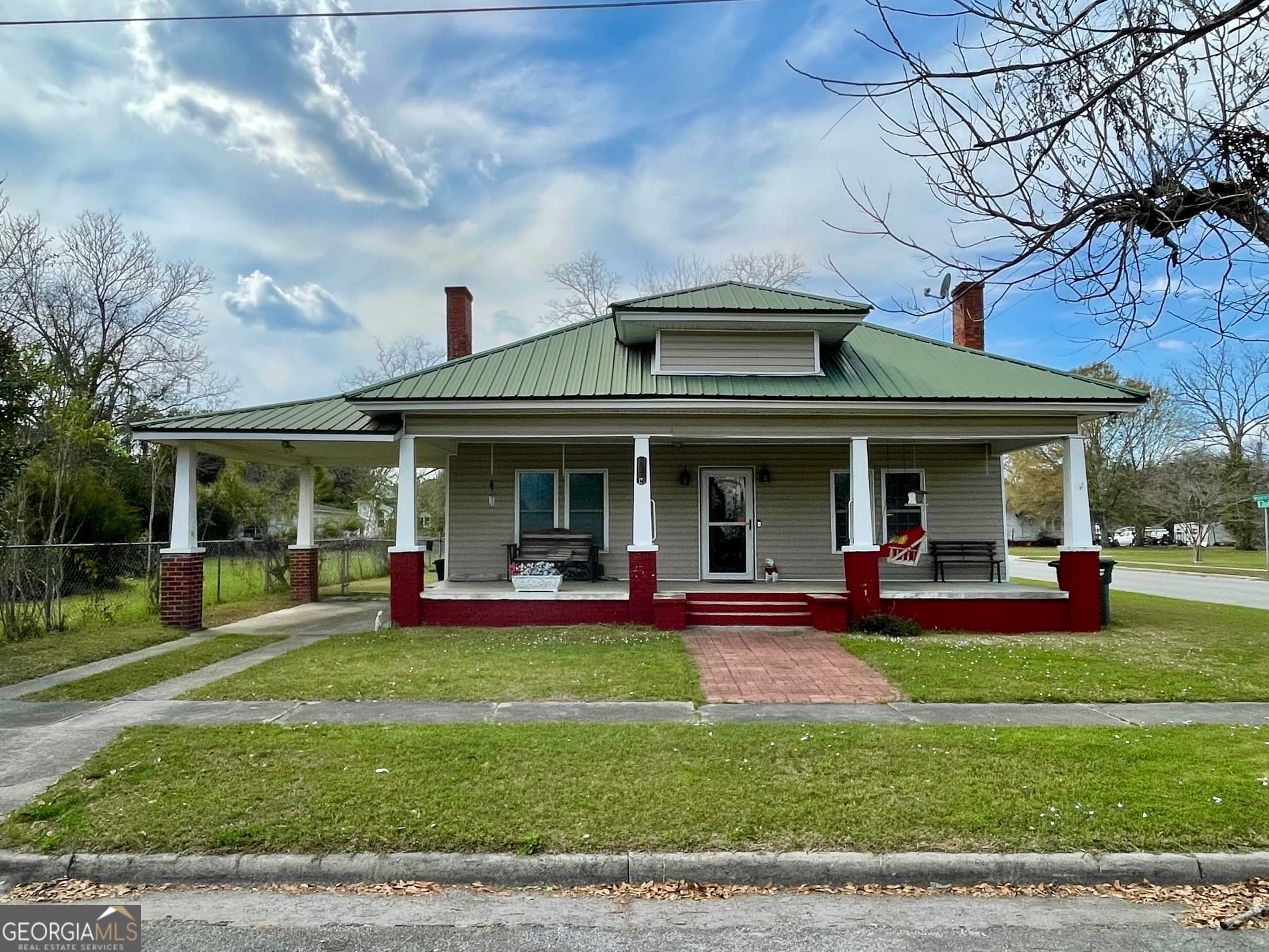 3 bedroom, 2 bathroom, 1,722 sq ft single family residence sold at 297 N Rountree Street, Metter, GA 30439