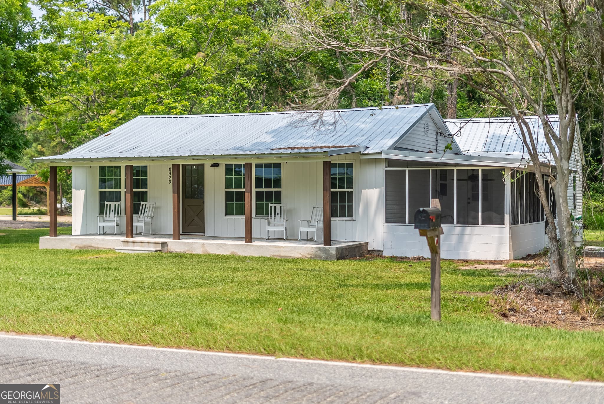 5 bedroom, 3 bathroom, 2,099 sq ft single family residence sold at 6429 6427 Youmans Chapel, Blackshear, GA 31516