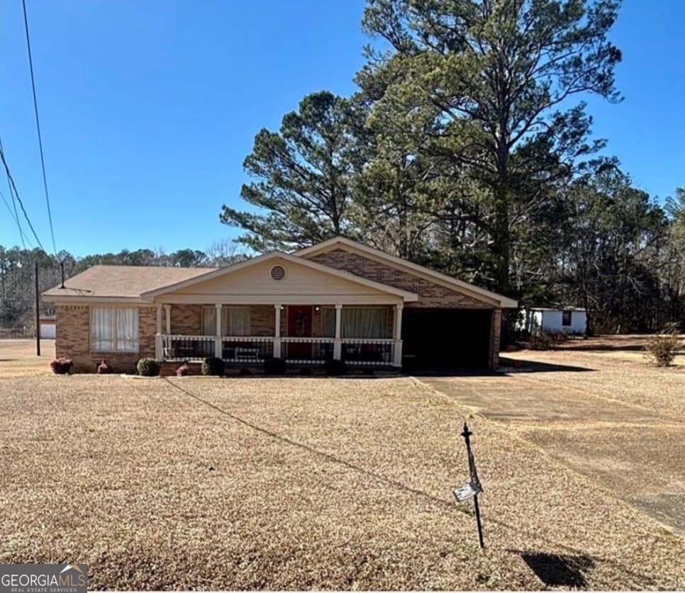 3 bedroom, 1.5 bathroom single family residence sold at 2740 16th Avenue, Lanett, AL 36863