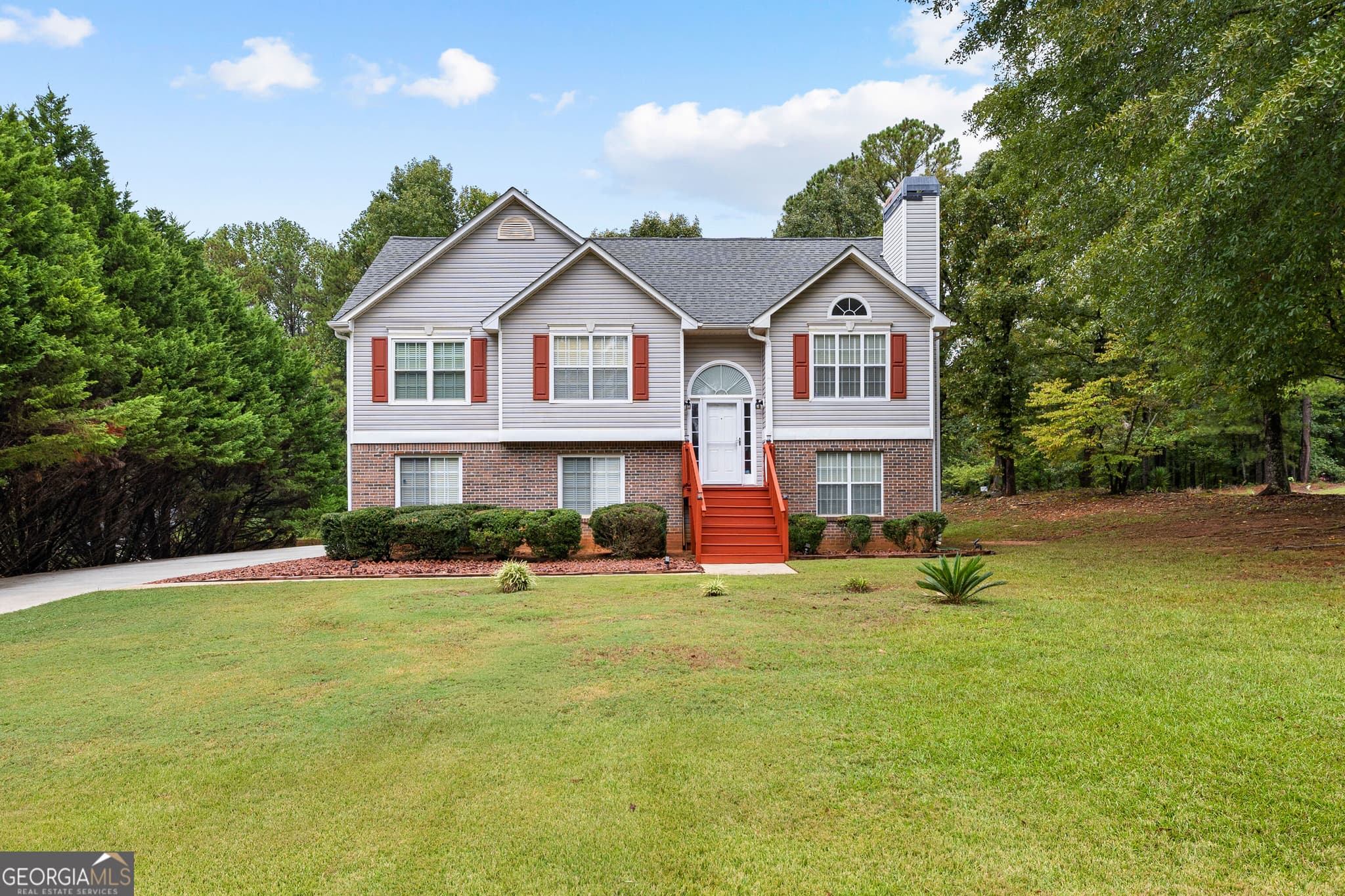 5 bedroom, 3 bathroom, 1,881 sq ft single family residence for sale at 11 Masters Way, Newnan, GA 30265
