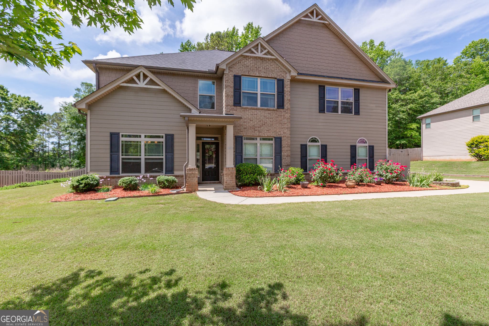 5 bedroom, 3.5 bathroom, 3,699 sq ft single family residence sold at 260 Savannah Drive, Senoia, GA 30276