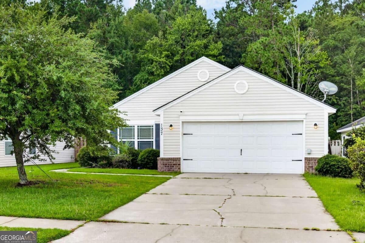 3 bedroom, 2 bathroom, 1,597 sq ft single family residence for sale at 137 Spring Lakes Drive, Savannah, GA 31407