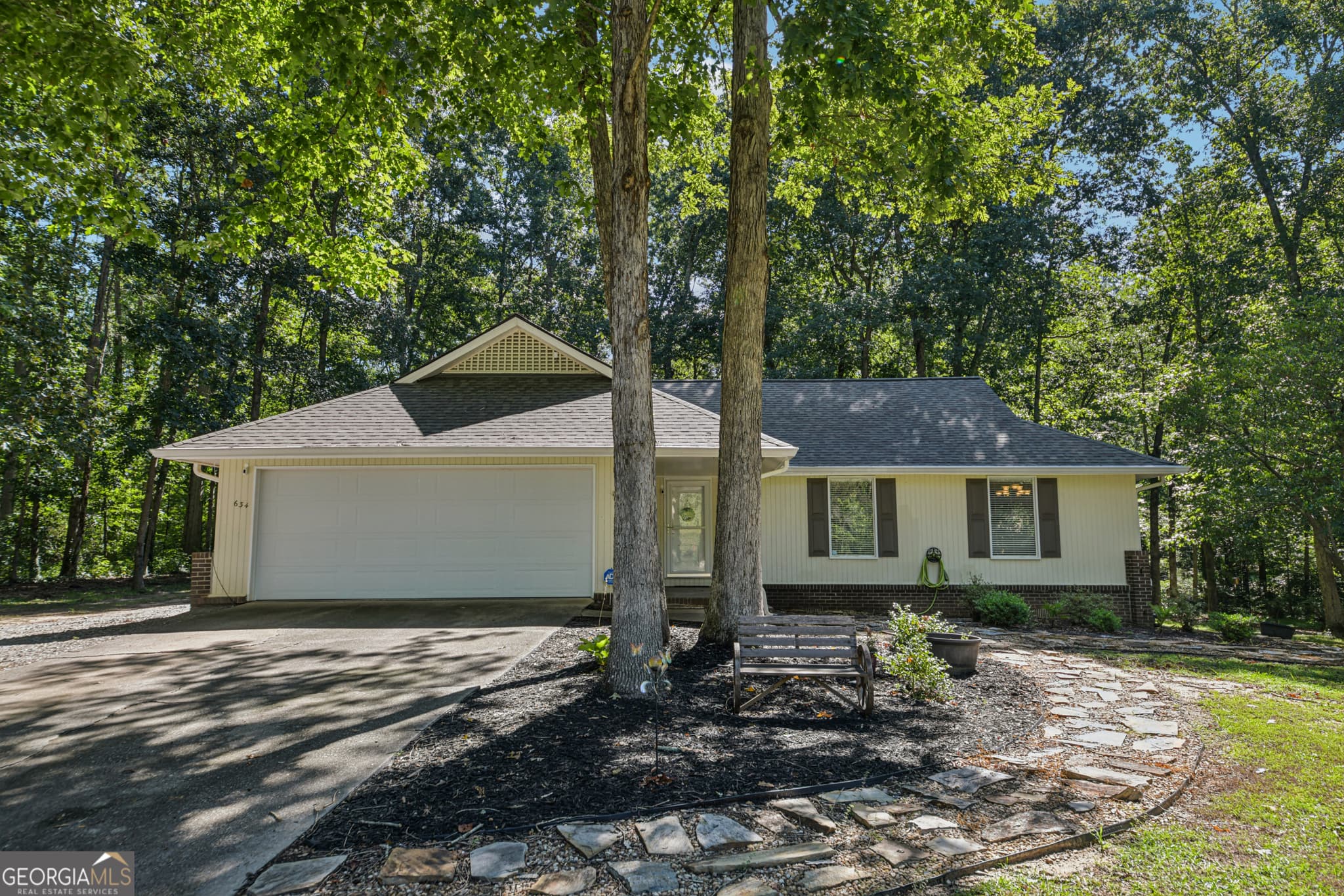 3 bedroom, 2 bathroom, 1,717 sq ft single family residence for sale at 634 Knollwood Circle, Conyers, GA 30094
