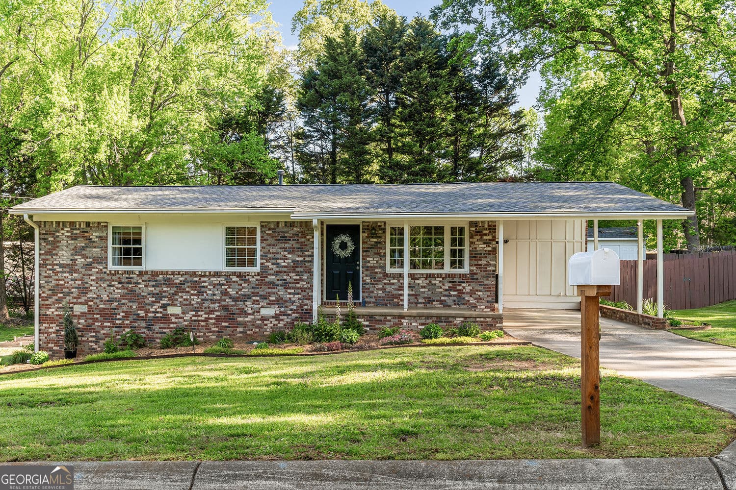 3 bedroom, 2 bathroom, 1,143 sq ft single family residence sold at 2079 Nancy Circle, Smyrna, GA 30080