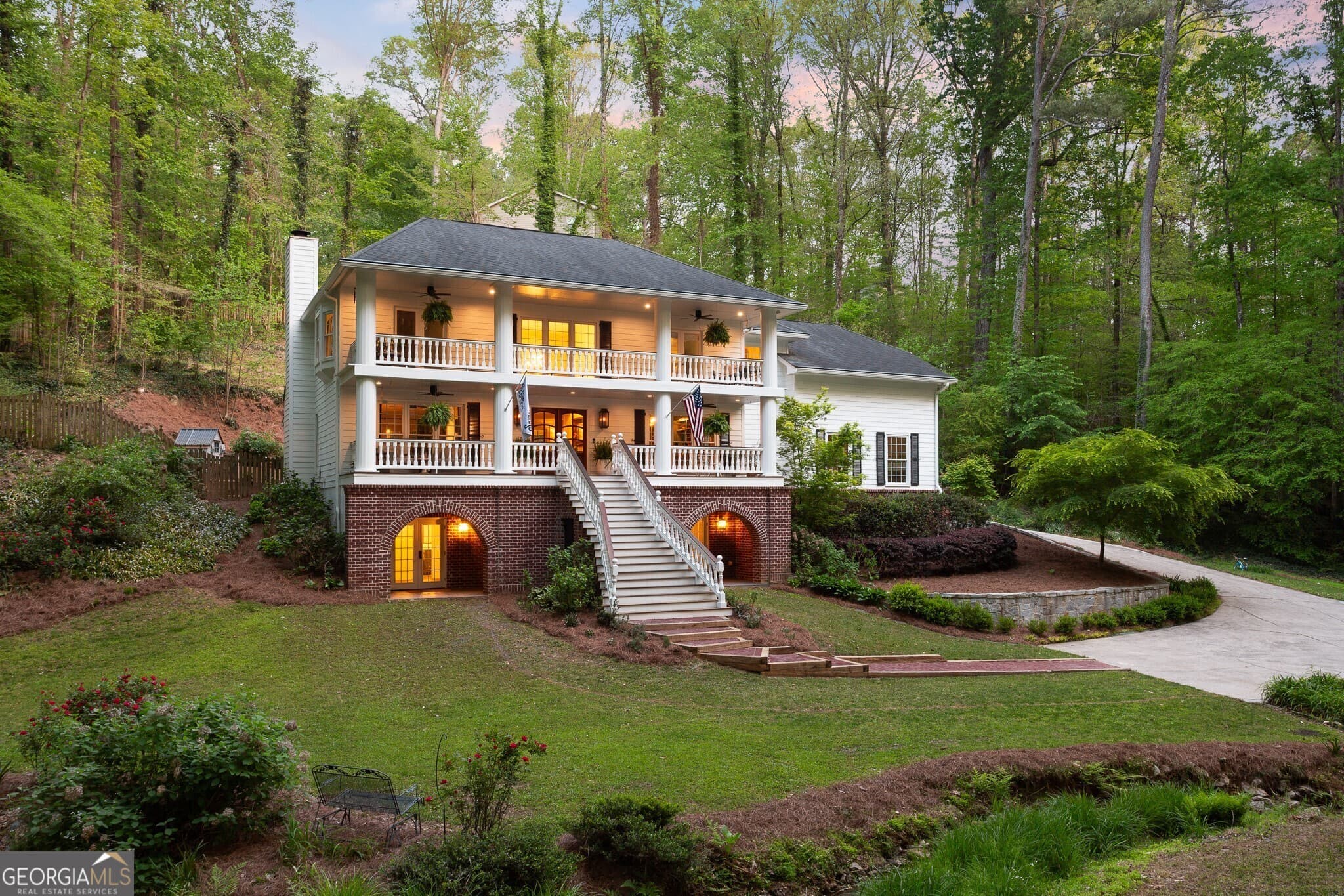 6 bedroom, 4.5 bathroom, 4,194 sq ft single family residence sold at 4094 Norton Place, Smyrna, GA 30082