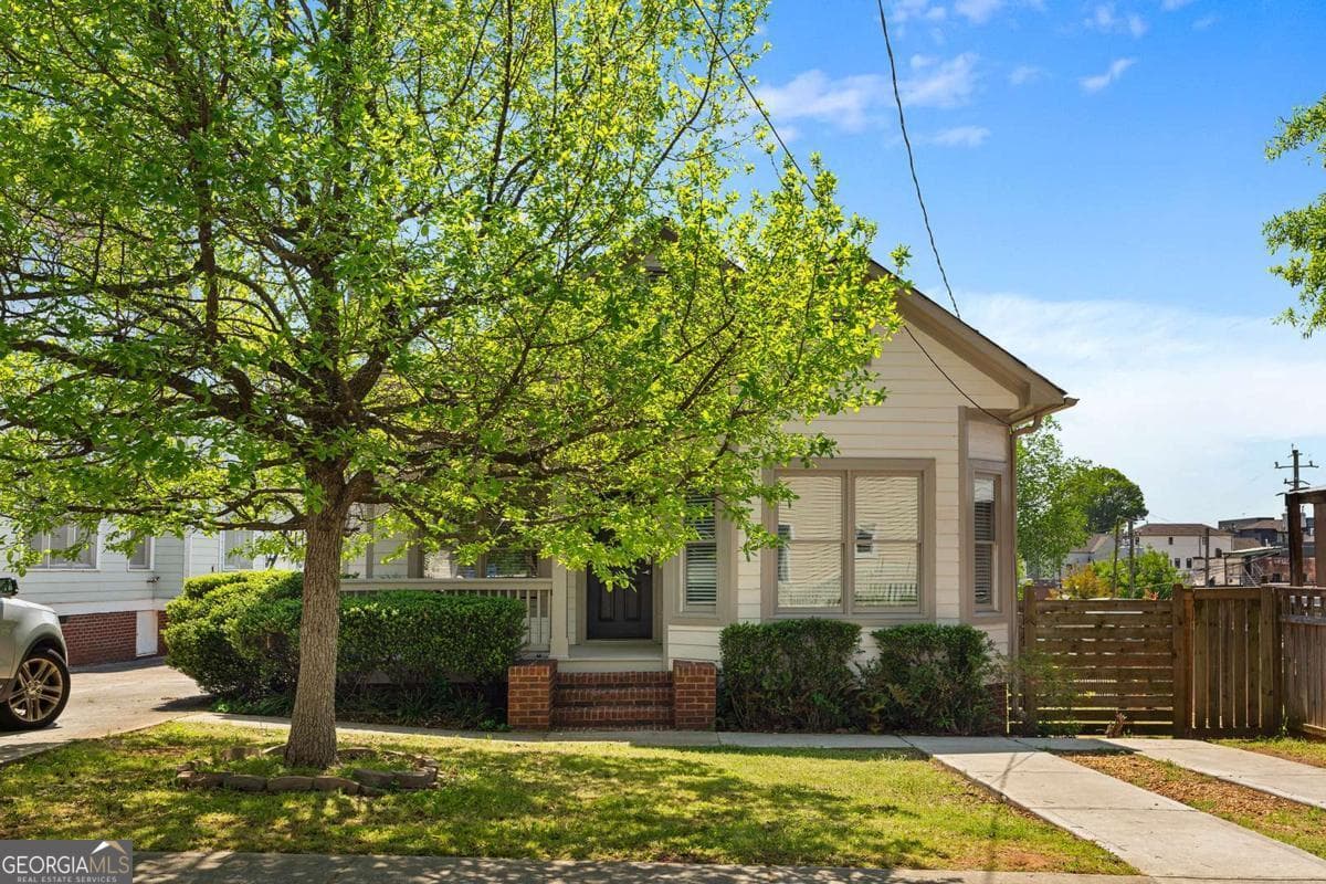 3 bedroom, 2 bathroom, 1,209 sq ft single family residence sold at 77 Glenn Street, Atlanta, GA 30312
