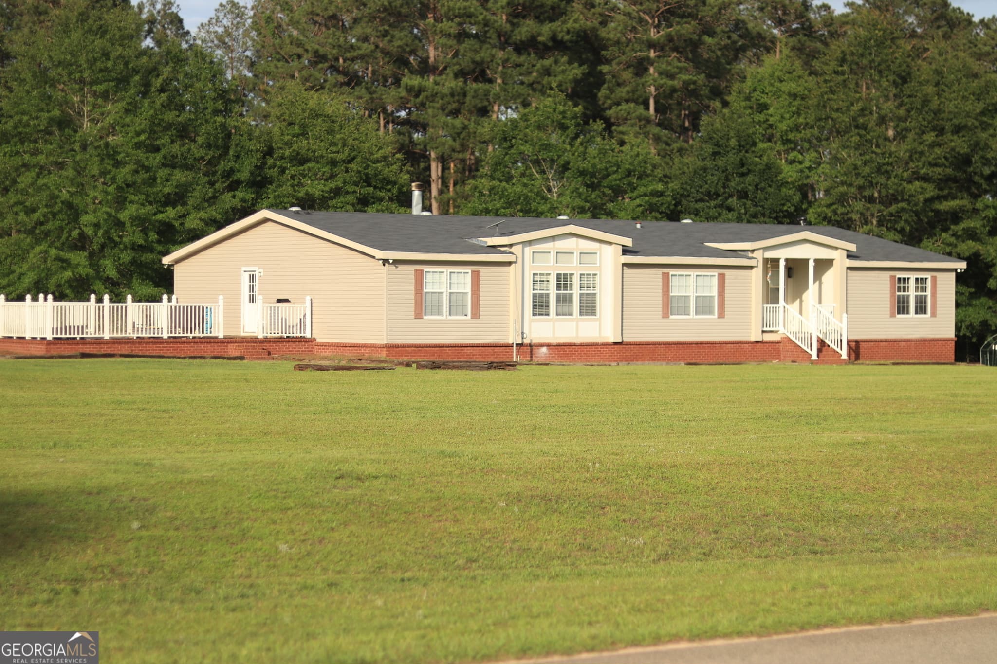 4 bedroom, 3 bathroom, 3,080 sq ft manufactured home,single family residence sold at 101 Orchard Road, Perry, GA 31069