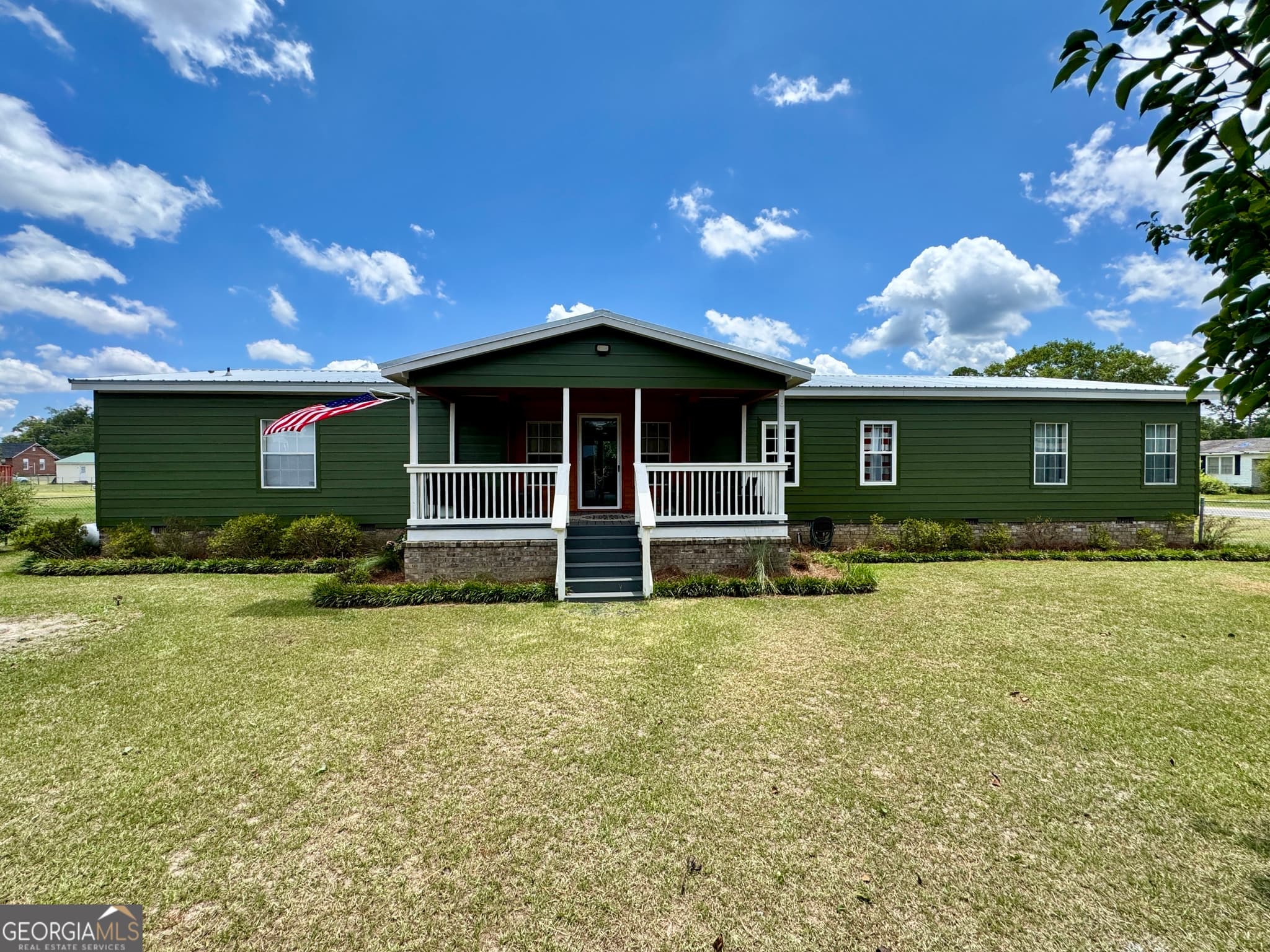 6 bedroom, 3 bathroom, 2,560 sq ft manufactured home,single family residence for sale at 49 W Pearl Street, Alamo, GA 30411