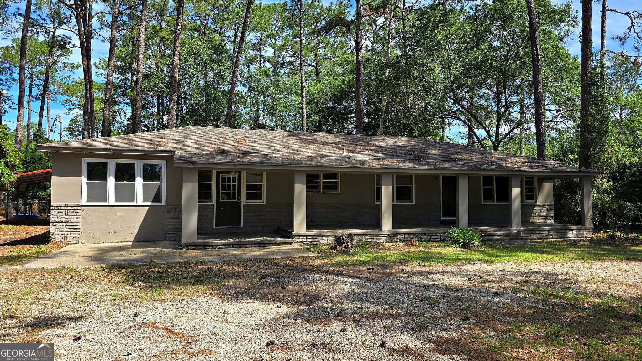 3 bedroom, 2 bathroom, 1,943 sq ft single family residence under contract at 1309 Remington Avenue, Thomasville, GA 31792