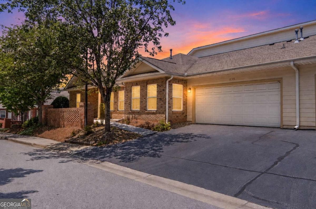 3 bedroom, 2 bathroom, 1,784 sq ft condominium sold at 235 Villa Park Circle, Stone Mountain, GA 30087