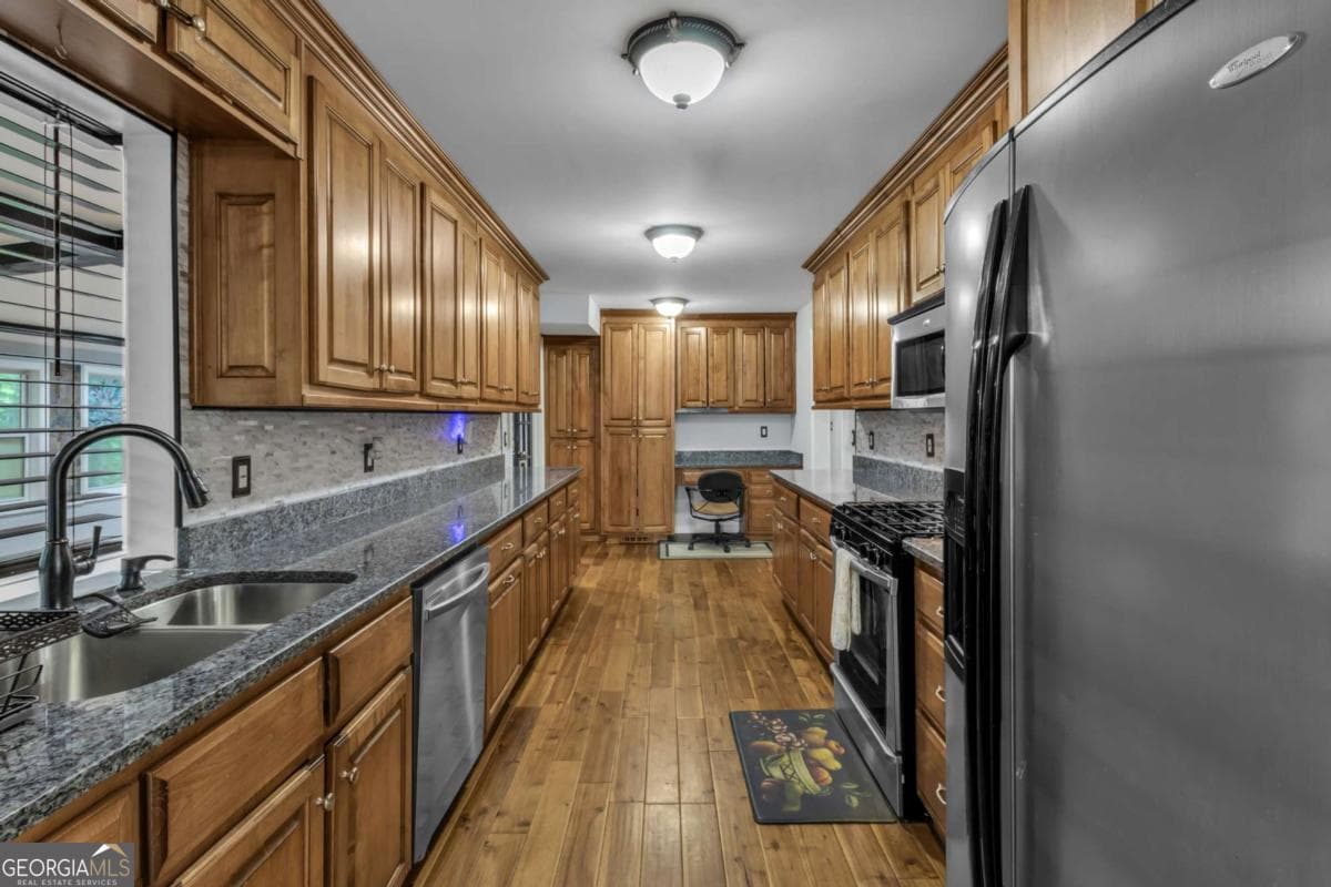 6 bedroom, 4.5 bathroom, 4,747 sq ft single family residence for sale at 8804 willow creek Court, Douglasville, GA 30135