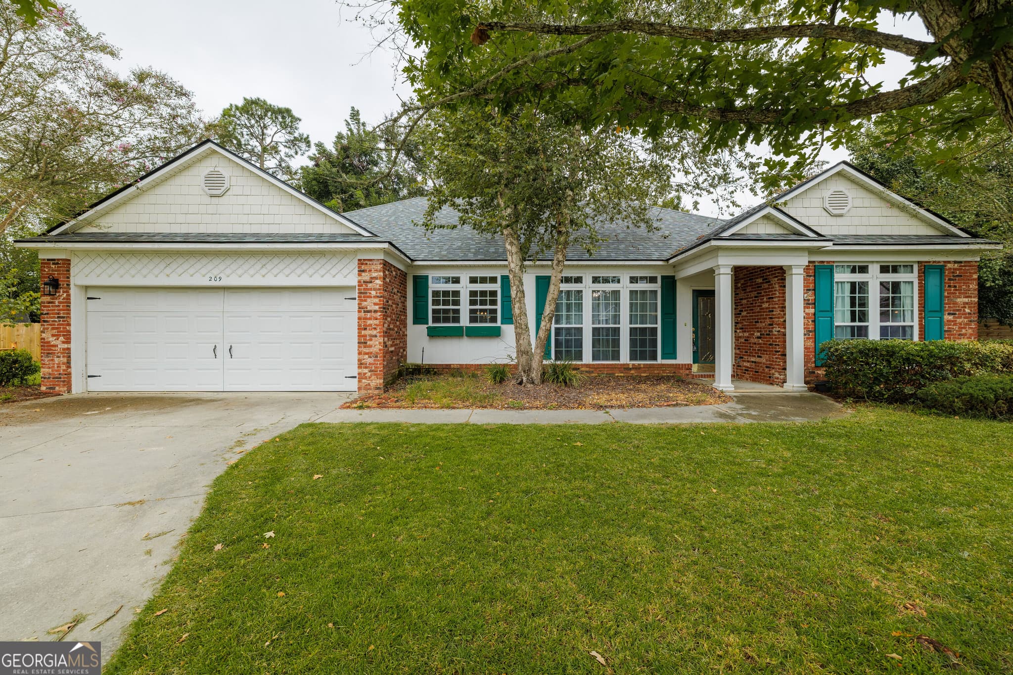 3 bedroom, 2 bathroom, 1,796 sq ft single family residence under contract at 209 Redbird Place, Hahira, GA 31632