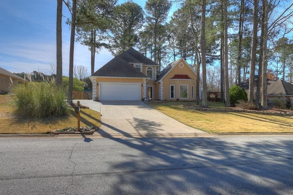 899 OAK MOSS Drive, Lawrenceville, GA 30043 — most recent listing photo