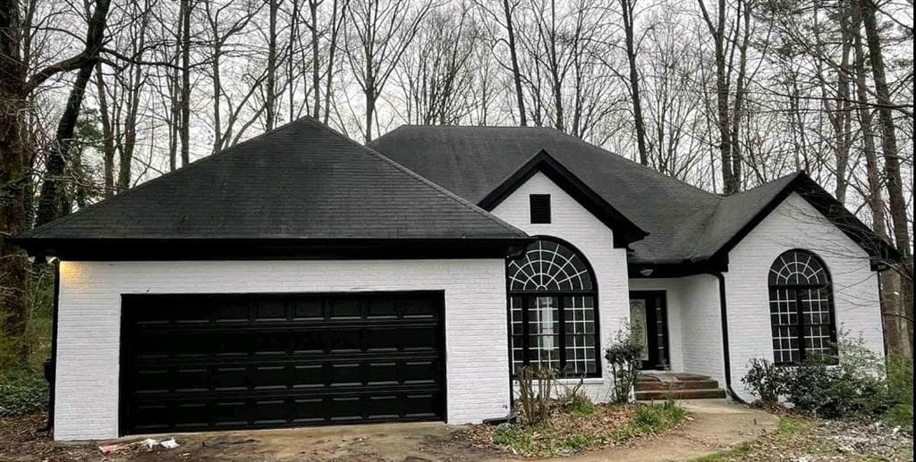 3 bedroom, 3 bathroom, 2,476 sq ft single family residence for sale at 3541 Gleneagles Court, Snellville, GA 30039