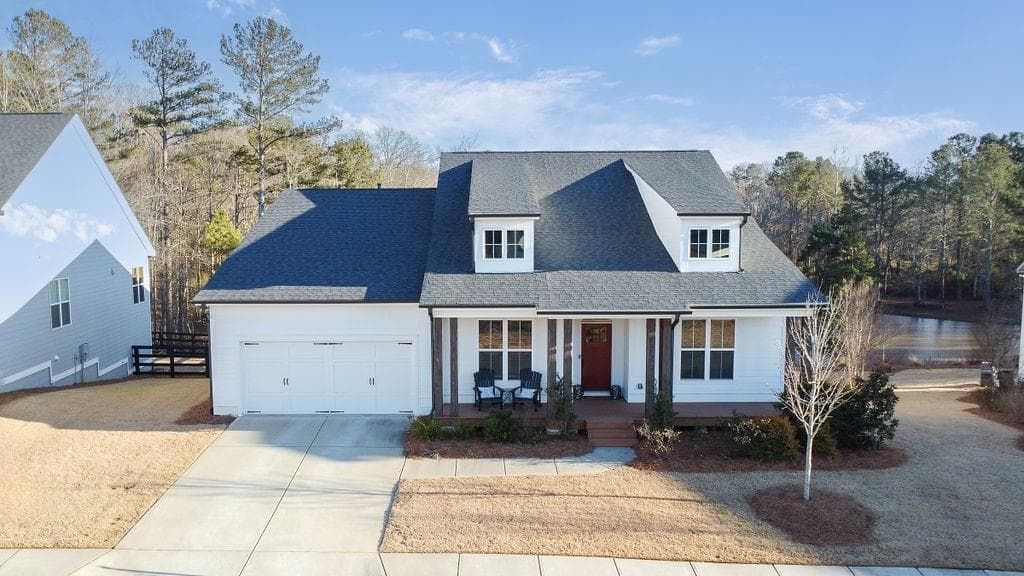3 bedroom, 3 bathroom, 2,565 sq ft single family residence sold at 604 Foxhollow Lane, Alpharetta, GA 30004