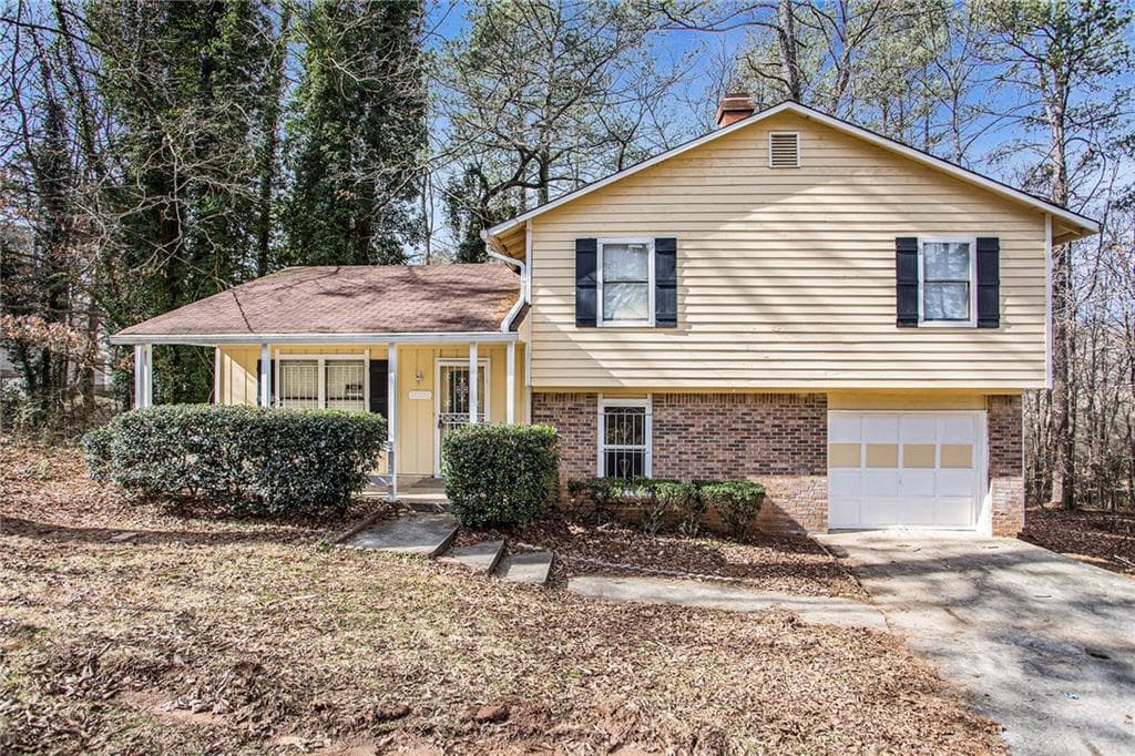 3 bedroom, 2 bathroom single family residence sold at 3831 Shane Court, Ellenwood, GA 30294
