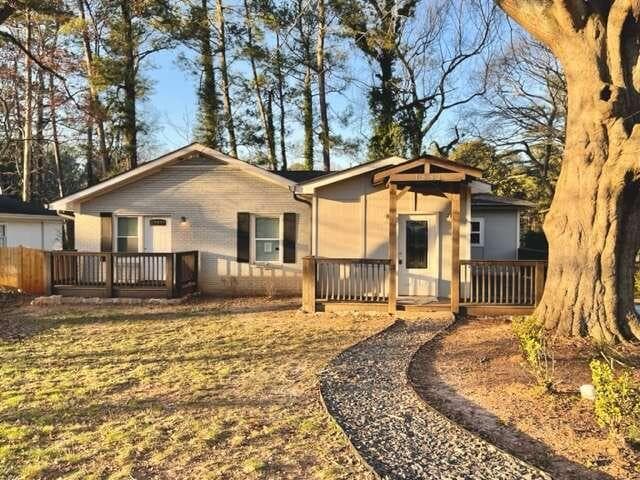 3 bedroom, 4 bathroom single family residence sold at 1882 Camellia Drive, Decatur, GA 30032