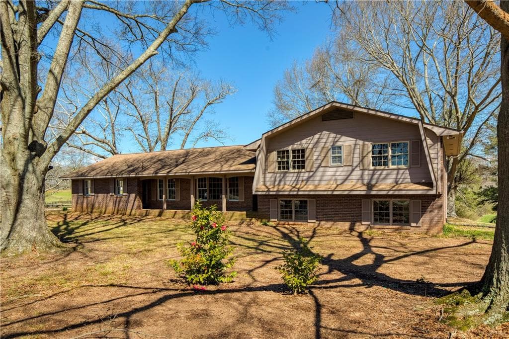 5 bedroom, 3 bathroom single family residence sold at 118 Kelly Bridge Road, Dawsonville, GA 30534