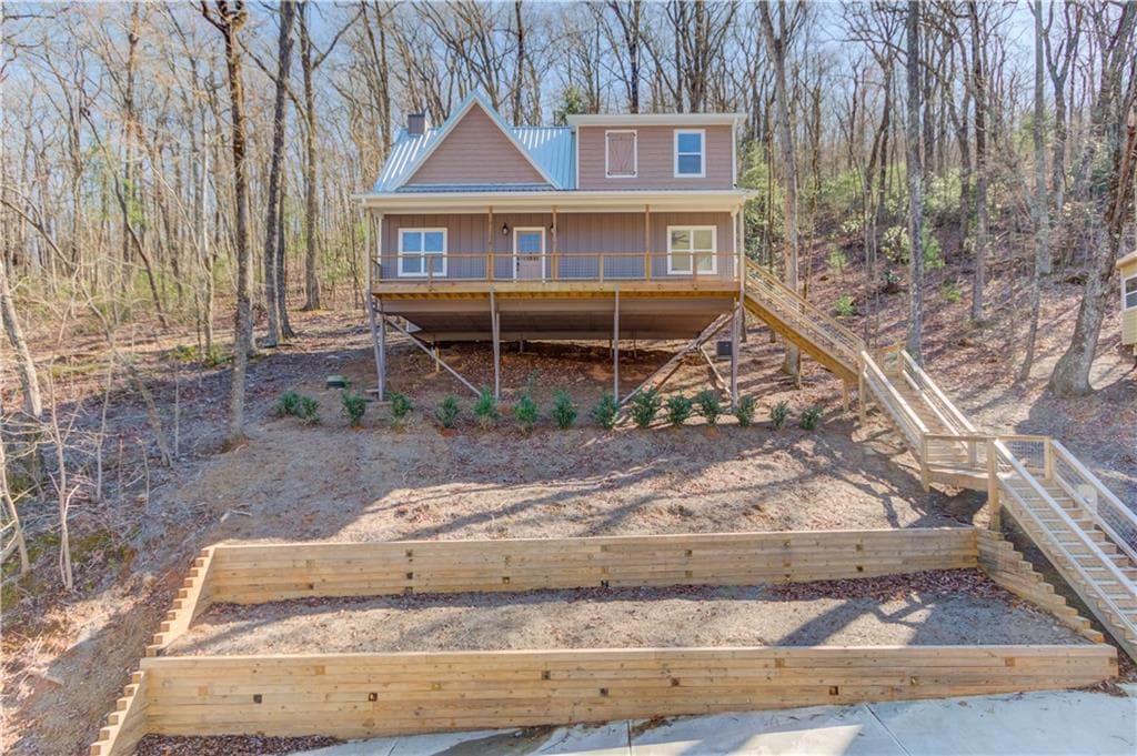 3 bedroom, 3 bathroom single family residence sold at 947 King Mountain Drive, Clayton, GA 30525
