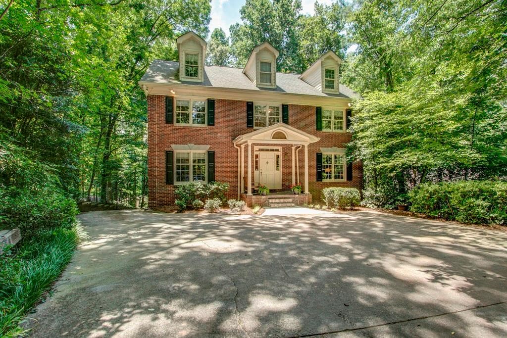 4 bedroom, 2,834 sq ft single family residence sold at 555 Greenland Road, Atlanta, GA 30342