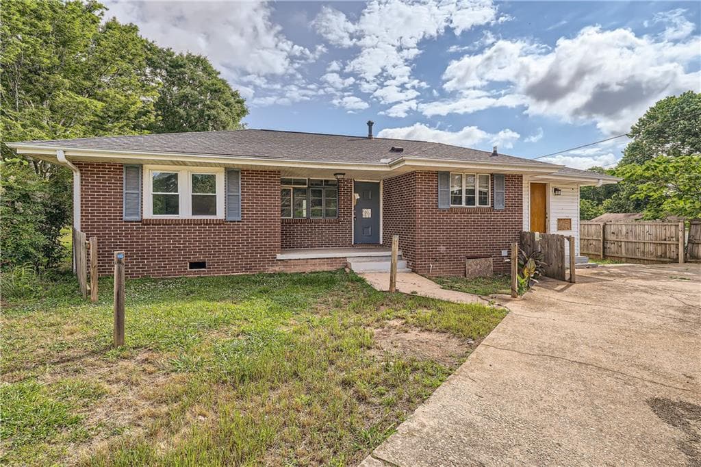 4 bedroom, 2 bathroom, 2,000 sq ft single family residence sold at 5656 Salem Road, Covington, GA 30016