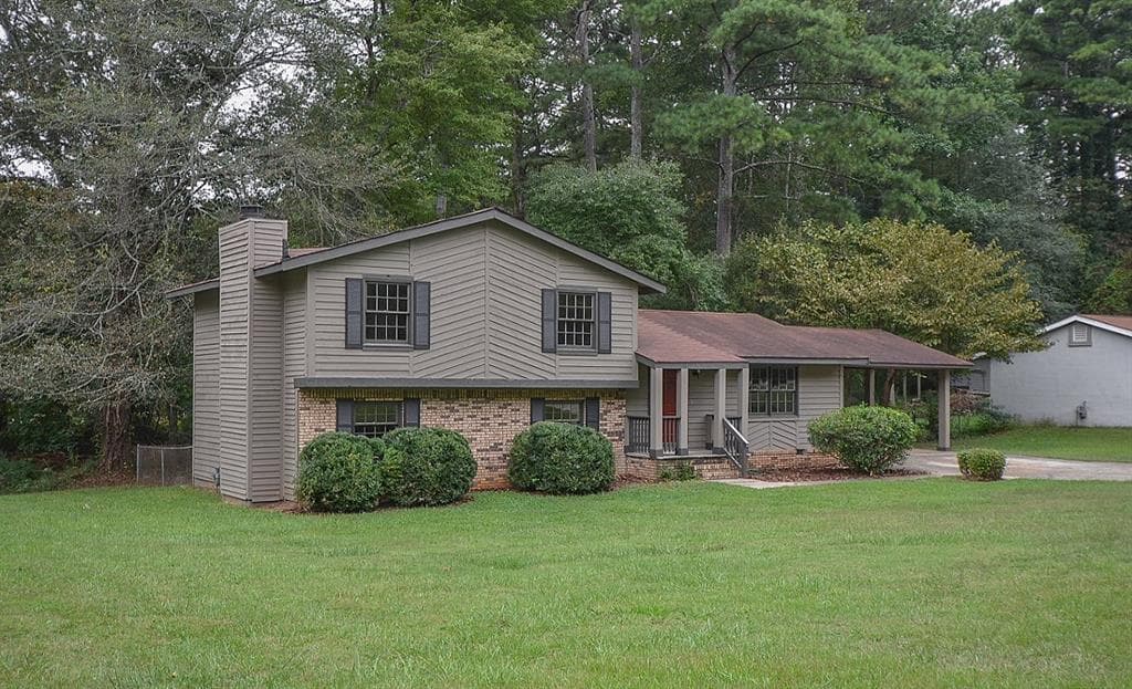 3 bedroom, 1,876 sq ft single family residence sold at 8303 Taylor Road, Riverdale, GA 30274