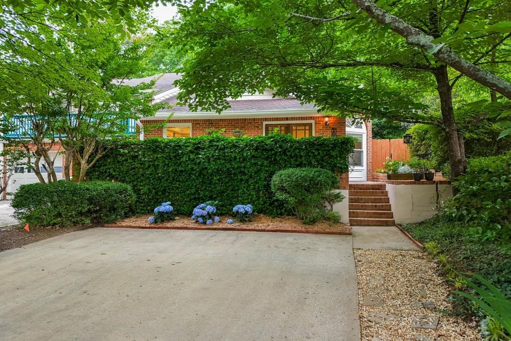 3 bedroom, 3 bathroom, 1,430 sq ft townhouse sold at 1810 Rockridge Place, Atlanta, GA 30324