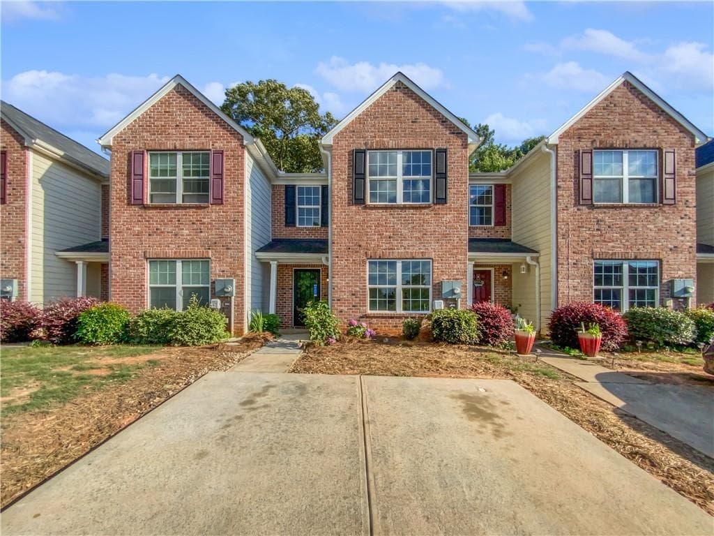 3 bedroom, 3 bathroom townhouse sold at 3583 Rock Ridge Drive, Rex, GA 30273