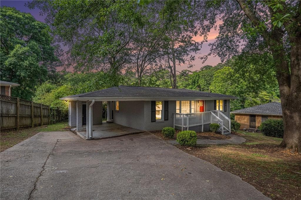 3 bedroom, 1 bathroom, 1,025 sq ft single family residence sold at 2381 Lilla Circle, Atlanta, GA 30310