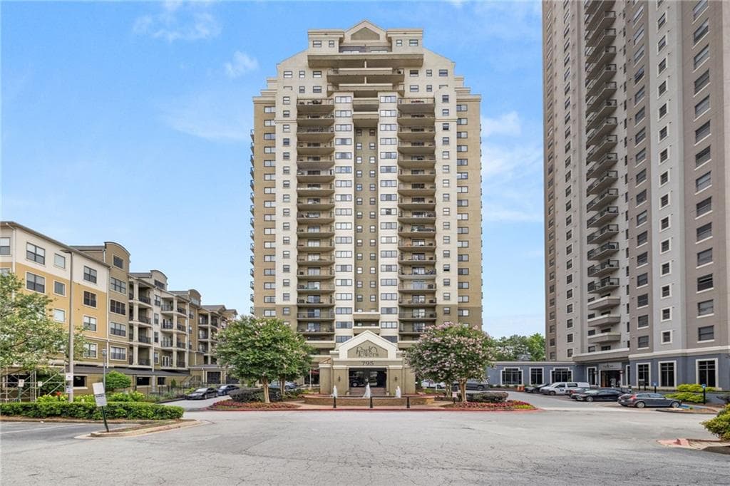 1 bedroom, 1 bathroom, 769 sq ft condominium sold at 795 Hammond Drive 1608, Atlanta, GA 30328