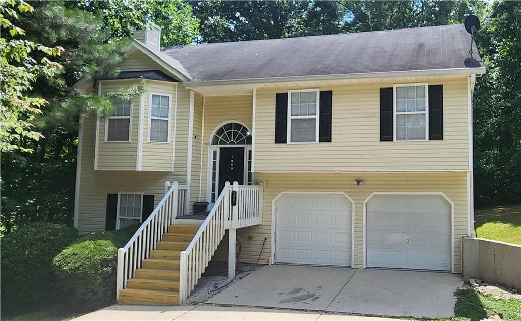 4 bedroom, 3 bathroom, 1,724 sq ft single family residence sold at 7869 Varden Court, Douglasville, GA 30134
