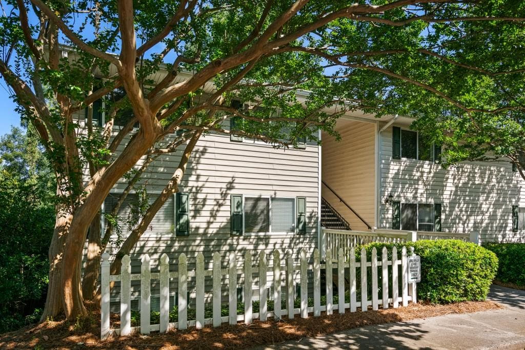 1 bedroom, 1 bathroom, 627 sq ft condominium sold at 1418 Foxhall Lane 6, Atlanta, GA 30316