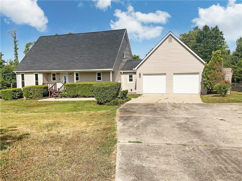 3 bedroom, 3 bathroom single family residence sold at 279 Victoria Lane, Newnan, GA 30263