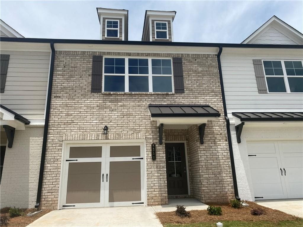 3 bedroom, 3 bathroom, 2,000 sq ft townhouse sold at 5350 Fox Den Road, Oakwood, GA 30566