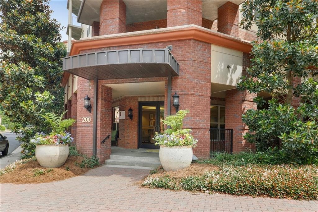 1 bedroom, 1 bathroom, 950 sq ft condominium sold at 200 River Vista Drive 309, Atlanta, GA 30339