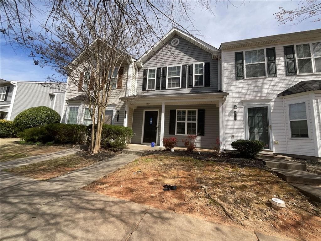 2 bedroom, 3 bathroom townhouse sold at 709 Crestwell Circle, Atlanta, GA 30331