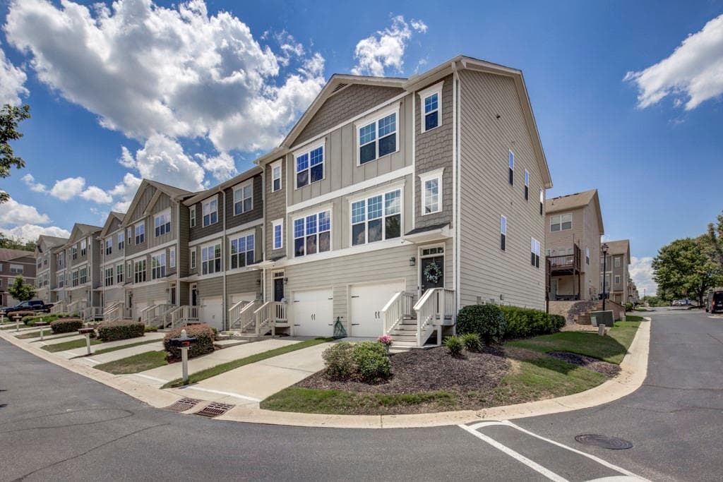 3 bedroom, 4 bathroom townhouse sold at 1688 Liberty Parkway, Atlanta, GA 30318