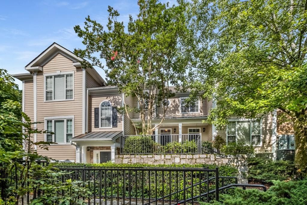 2 bedroom, 2 bathroom, 1,434 sq ft condominium sold at 2400 Cumberland Parkway 522, Atlanta, GA 30339