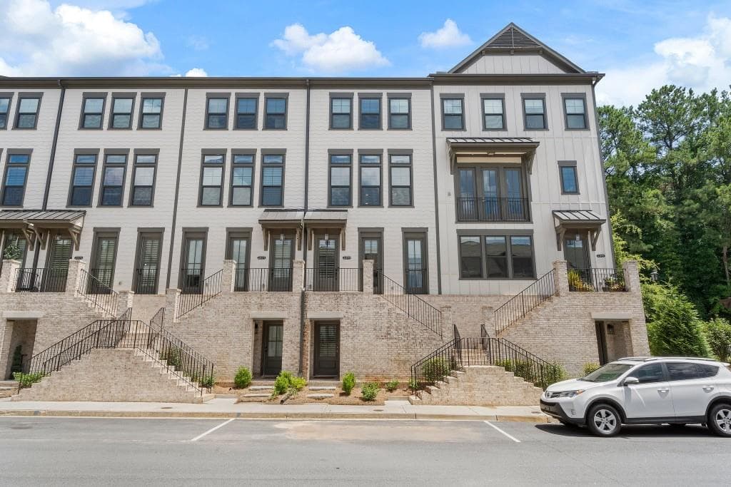 3 bedroom, 5 bathroom, 2,916 sq ft townhouse sold at 2379 Provence Park Way, Decatur, GA 30033