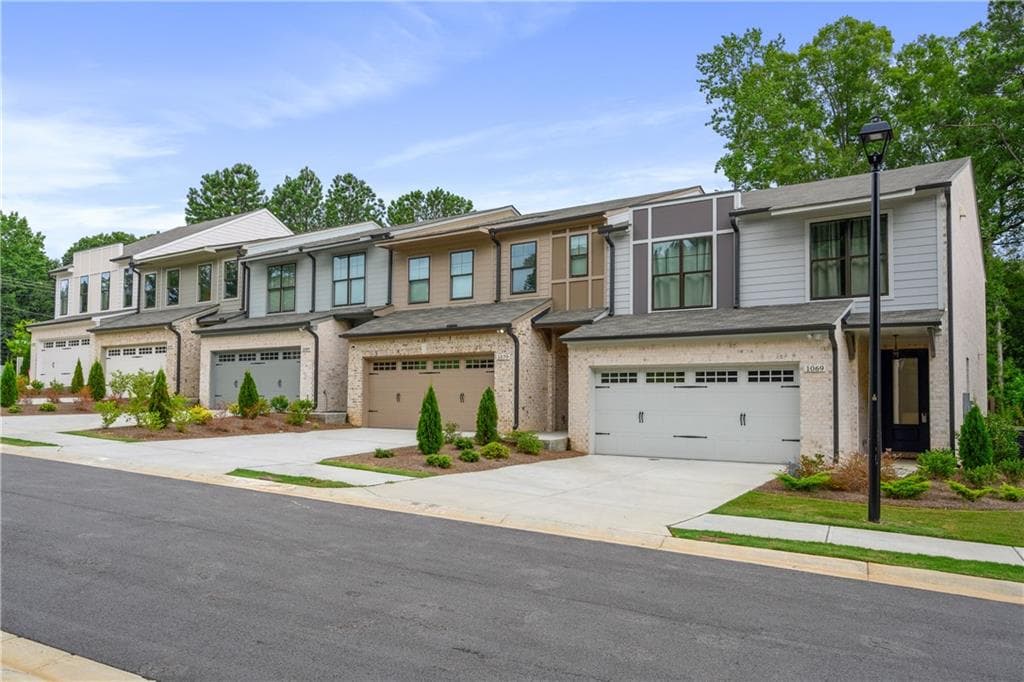 3 bedroom, 3 bathroom, 1,935 sq ft townhouse sold at 5011 Renvyle Dr. (Lot 11) Drive, Atlanta, GA 30339